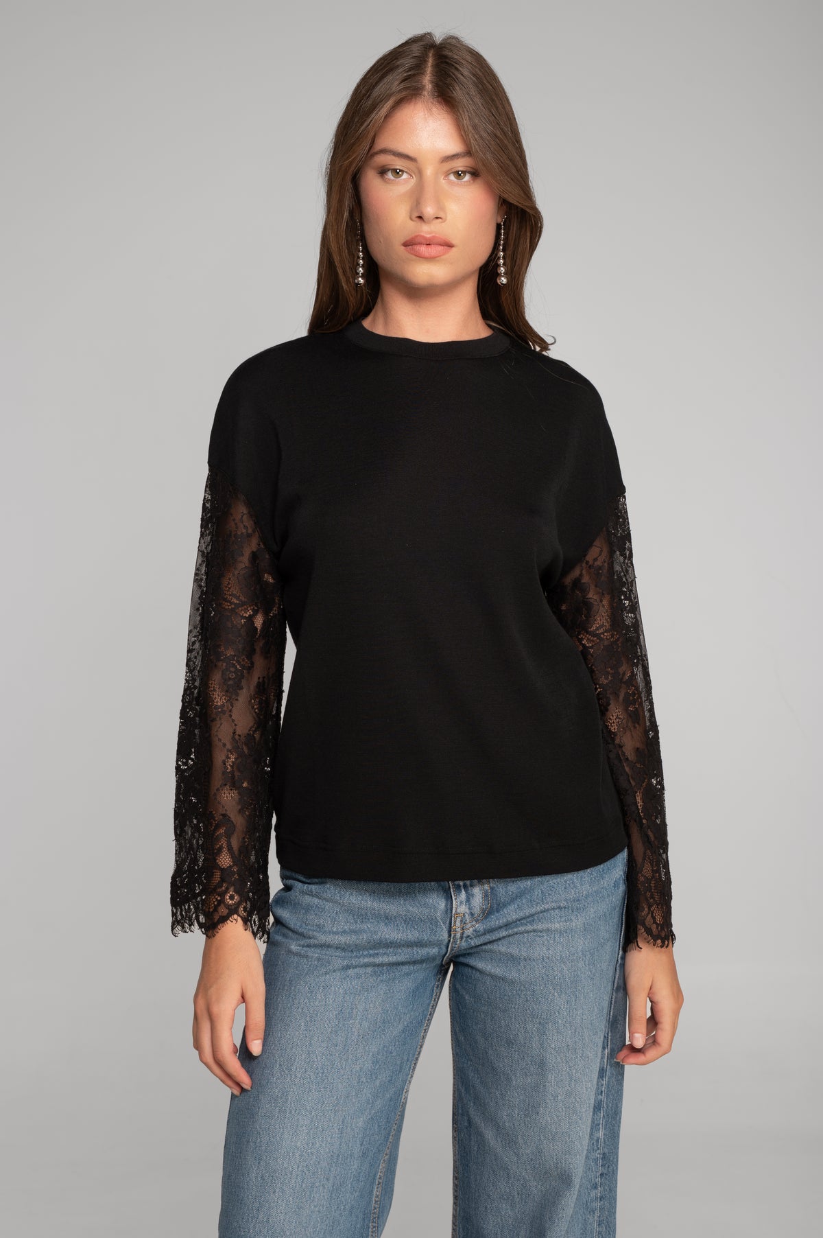 Maglia girocollo in lana e seta con maniche in pizzo 7830