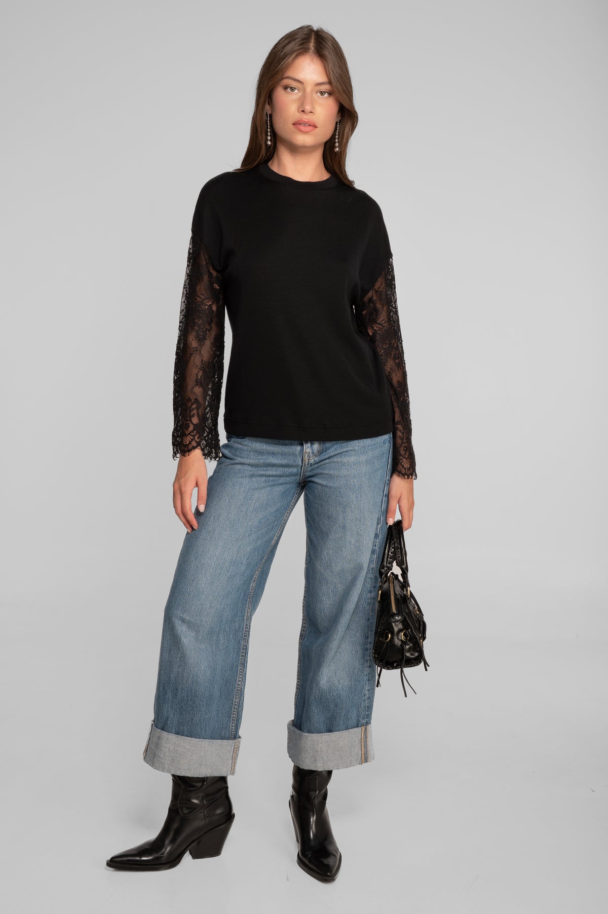 Maglia girocollo in lana e seta con maniche in pizzo 7830