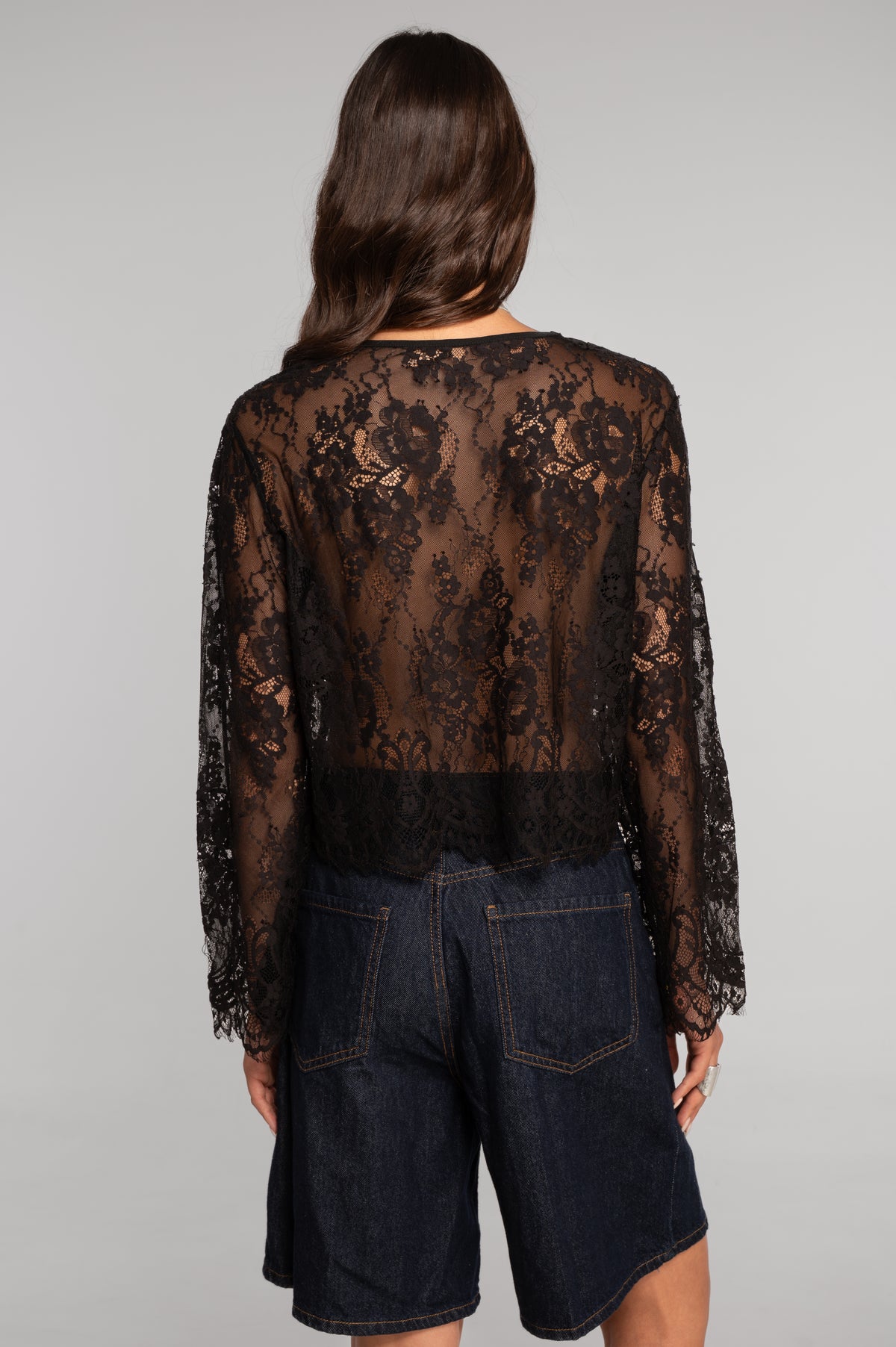 Floral lace roundneck shirt with flared sleeves 7834