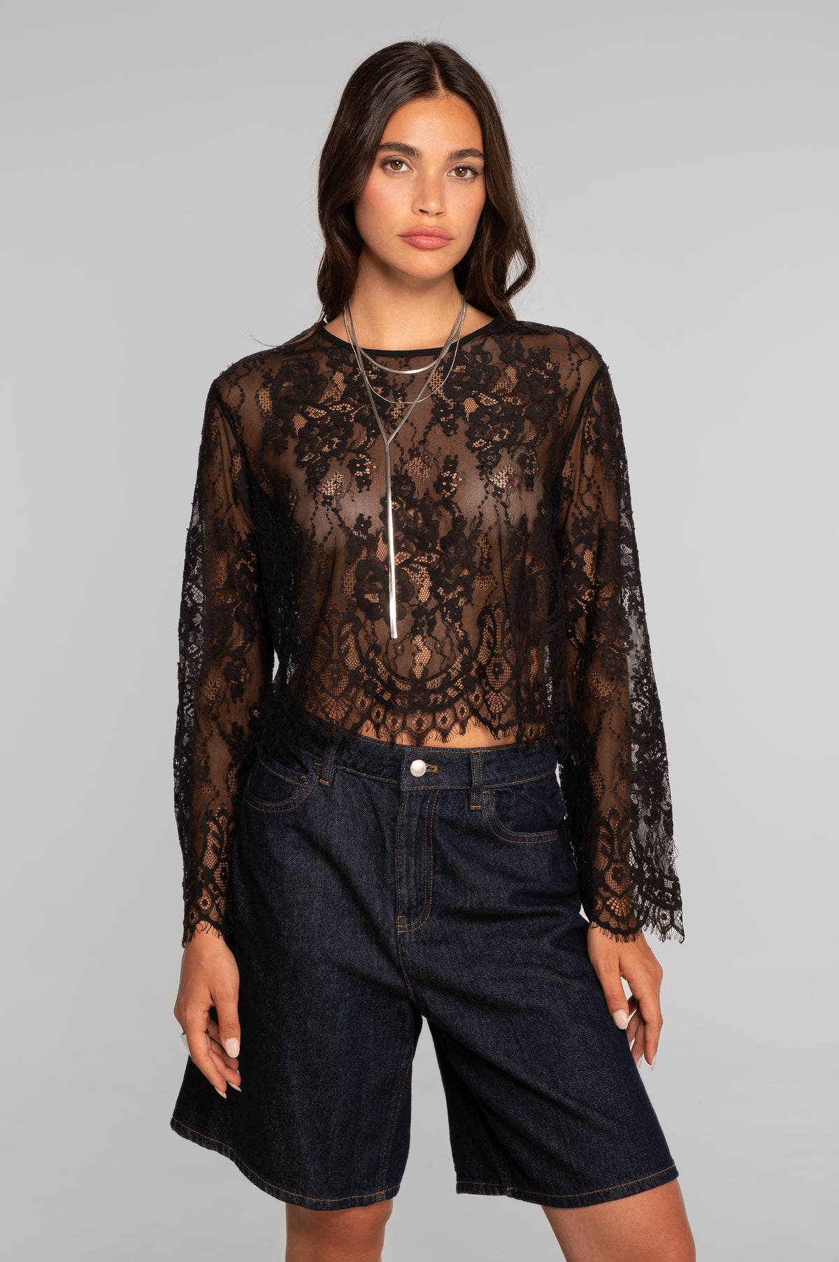 Floral lace roundneck shirt with flared sleeves 7834