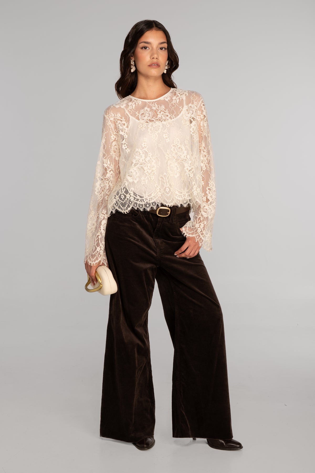 Floral lace roundneck shirt with flared sleeves 7834