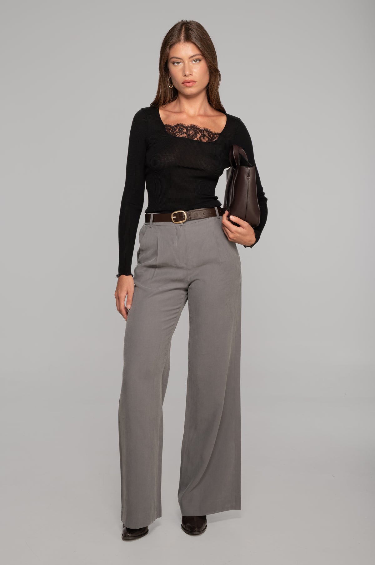 Haut à manches longues en laine et soie avec encolure carrée et dentelle Chantilly 7848