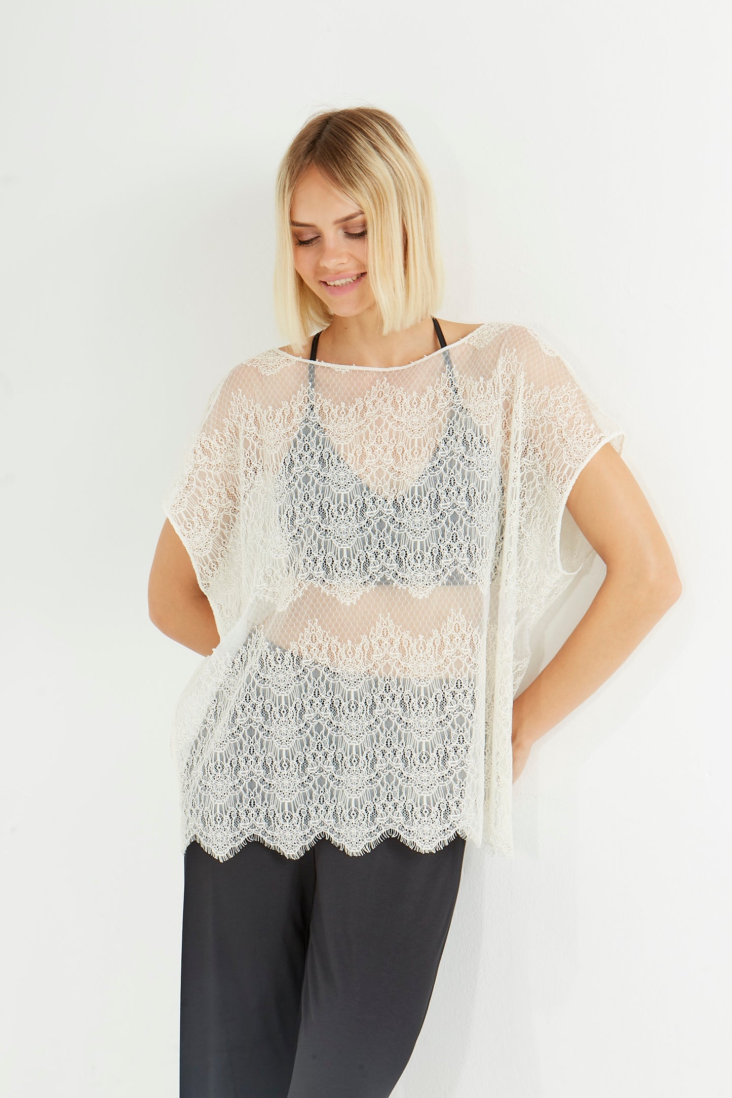 Sleeveless Top with chantilly lace